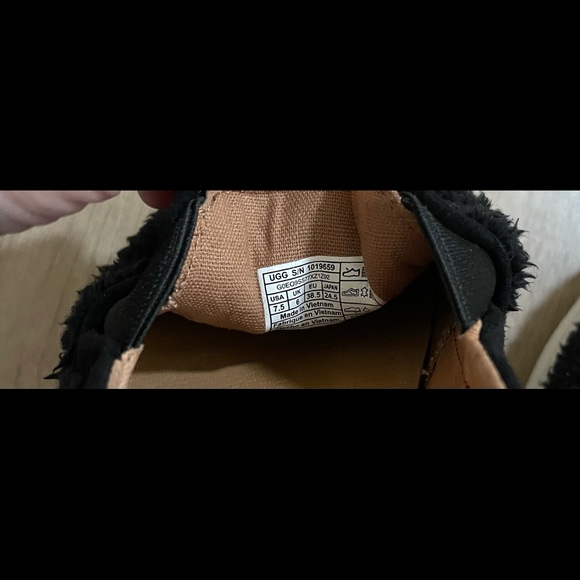 Ugg Women's Ricci Plush Slip-on sneaker Flat black size 7.5 NWT‎ - Picture 4 of 4